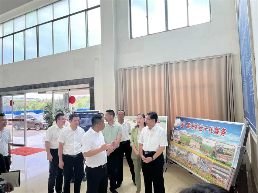湖南省委常委、統(tǒng)戰(zhàn)部部長(zhǎng)隋忠誠(chéng)調(diào)研鑫亮糧油，推動(dòng)農(nóng)產(chǎn)品加工及農(nóng)業(yè)社會(huì)化服務(wù)發(fā)展